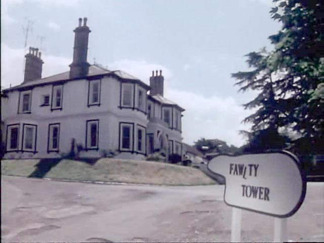 fawlty-towers-episode-2-sign-fawlty-tower