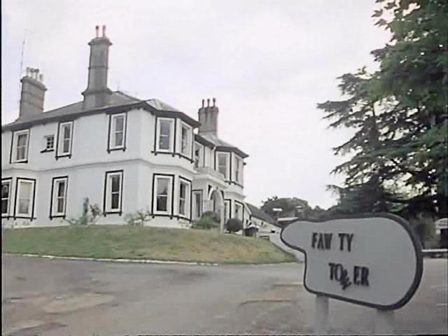 fawlty-towers-episode-3-sign-fawty-tower