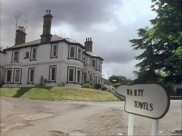 fawlty-towers-episode-5-sign-warty-towels