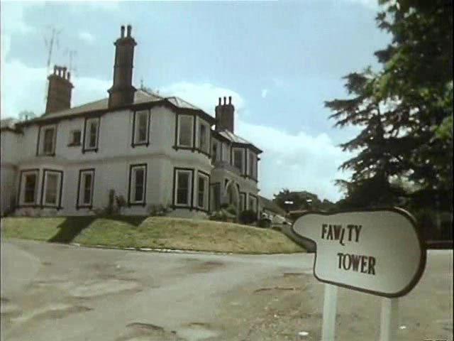 fawlty-towers-episode-7-sign-fawlty-tower